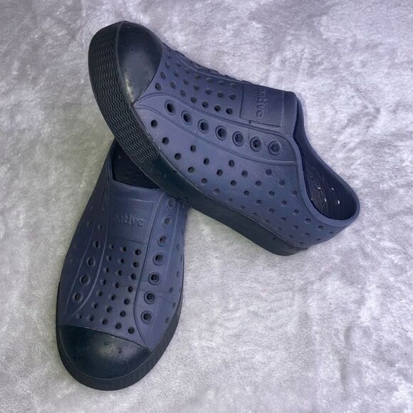 NATIVE C12 Navy Unisex Slip resistant Vegan shoes - Picture 1 of 14